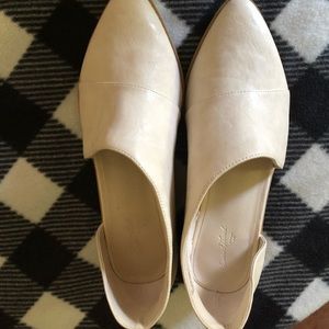 Universal thread cutout size 8w worn once